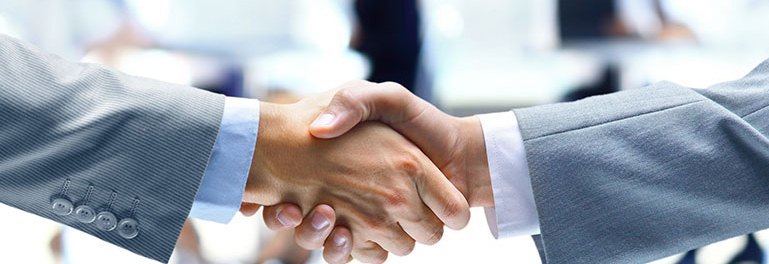 2 people handshaking